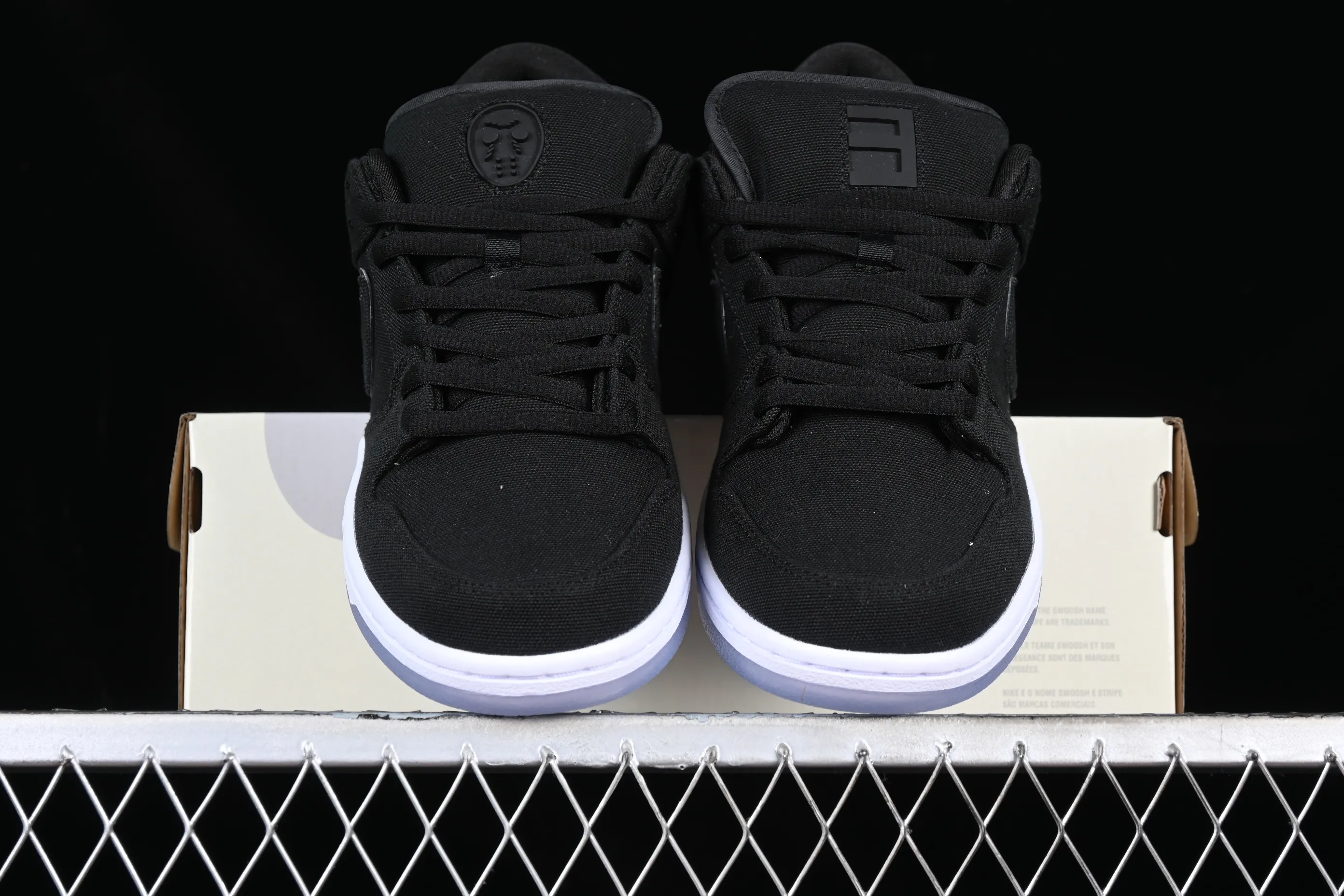 All categories Nk SB Dunk Series Nk SB Dunk Low low-top sneakers Eminem x Carhartt x Nk Dunk SB three-party joint brand electroplated black silver SB low-top casual sneakers FN4193-013